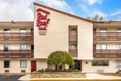 Red Roof Inn Tinton Falls: Best Jersey Shore Budget Stay
